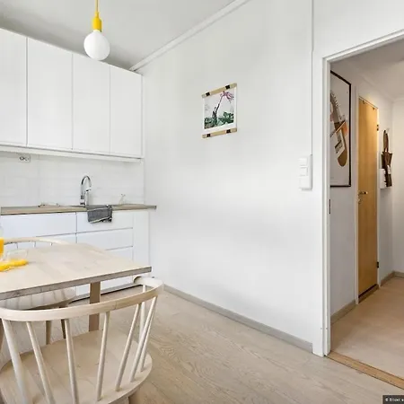 In Cute And Relaxing Neigbourhood Apartment *