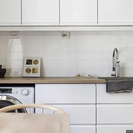 In Cute And Relaxing Neigbourhood Apartment *