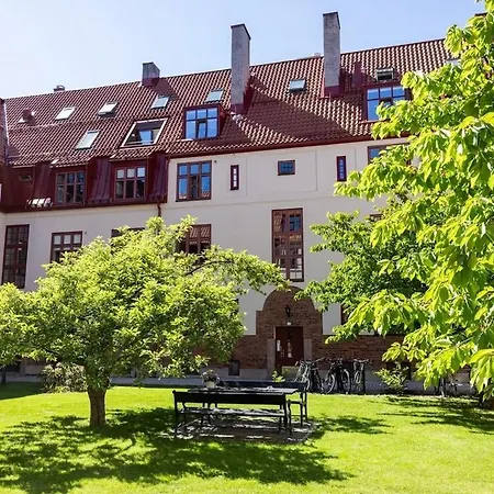 In Cute And Relaxing Neigbourhood Apartment