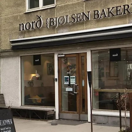 In Cute And Relaxing Neigbourhood Apartment