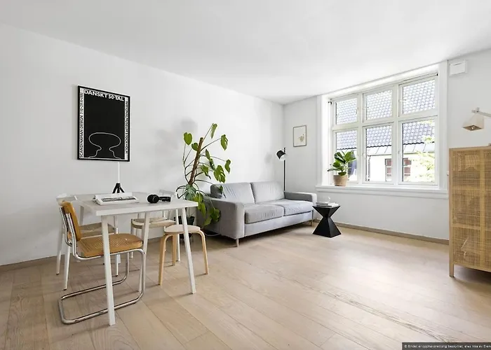 In Cute And Relaxing Neigbourhood Apartment *