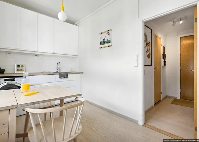 In Cute And Relaxing Neigbourhood Apartment *