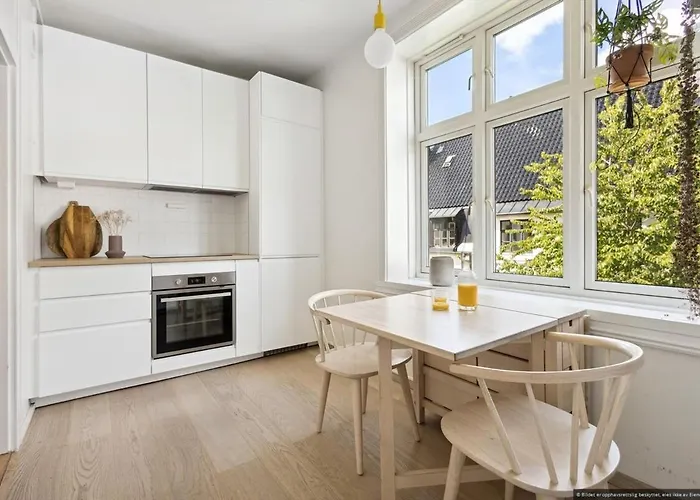 In Cute And Relaxing Neigbourhood Apartment *