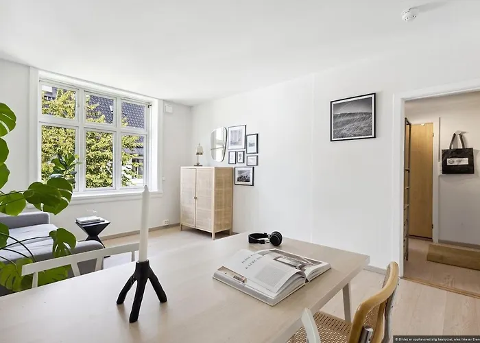 In Cute And Relaxing Neigbourhood Apartment *